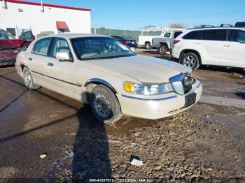  Salvage Lincoln Towncar