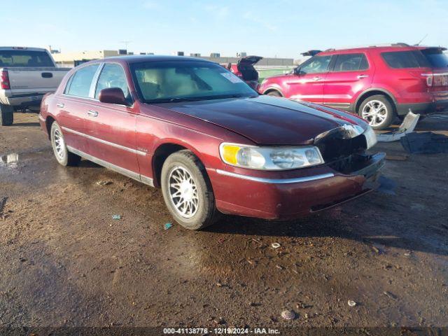  Salvage Lincoln Towncar