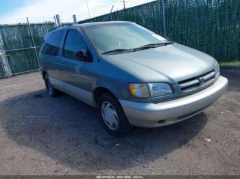  Salvage Toyota Sienna