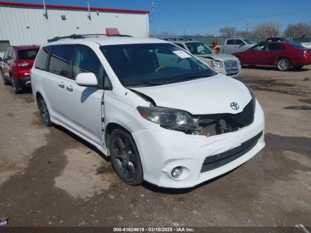  Salvage Toyota Sienna
