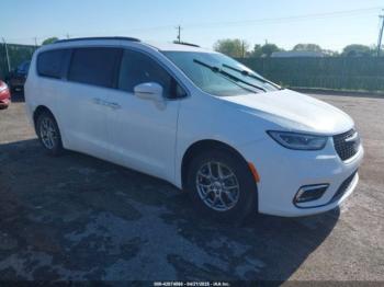  Salvage Chrysler Pacifica
