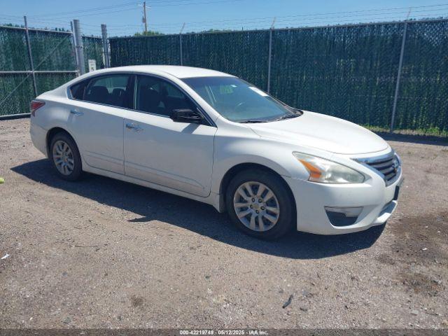  Salvage Nissan Altima