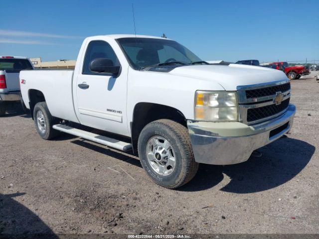  Salvage Chevrolet Silverado 2500