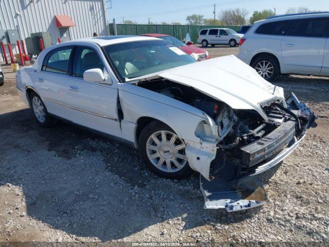 Salvage Lincoln Towncar