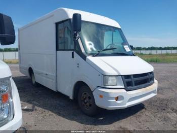  Salvage Isuzu Commercial Van