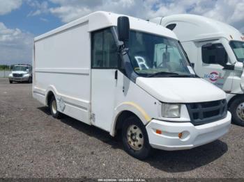  Salvage Isuzu Commercial Van