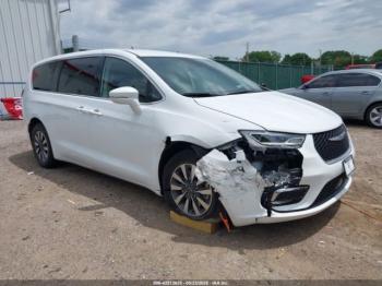 Salvage Chrysler Pacifica