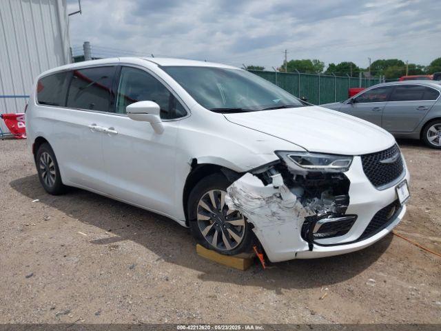  Salvage Chrysler Pacifica