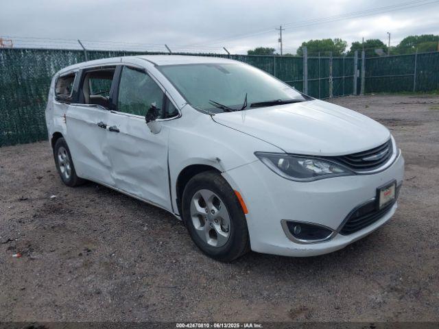  Salvage Chrysler Pacifica