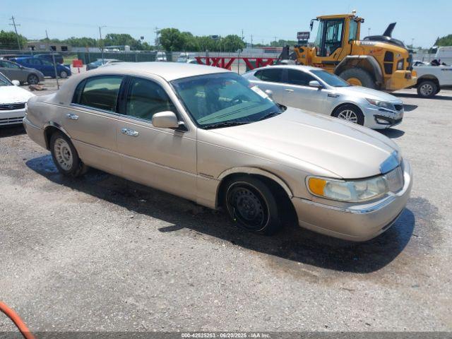  Salvage Lincoln Towncar