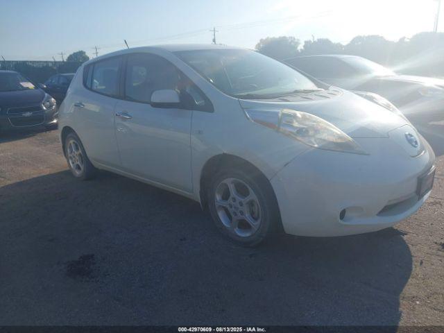  Salvage Nissan LEAF