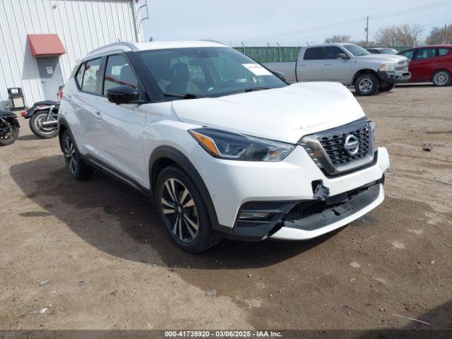  Salvage Nissan Kicks