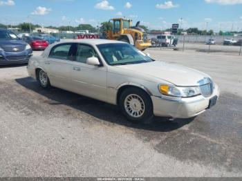  Salvage Lincoln Towncar