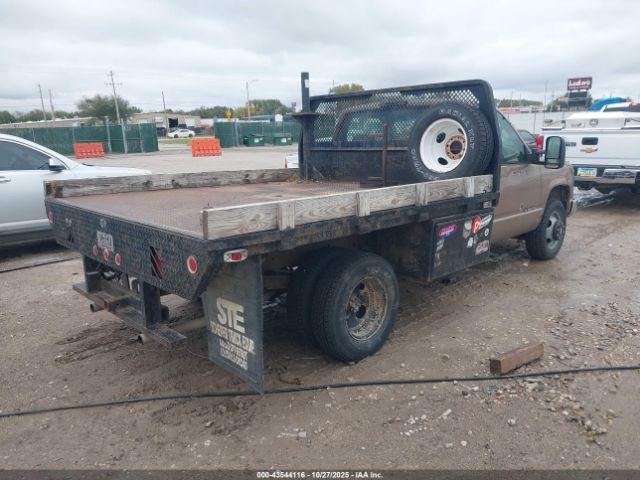 Chevrolet C3500 Chassis Image 15