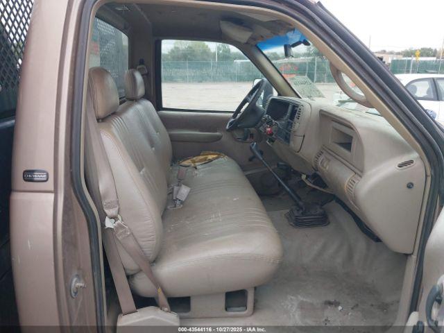 Chevrolet C3500 Chassis Image 3