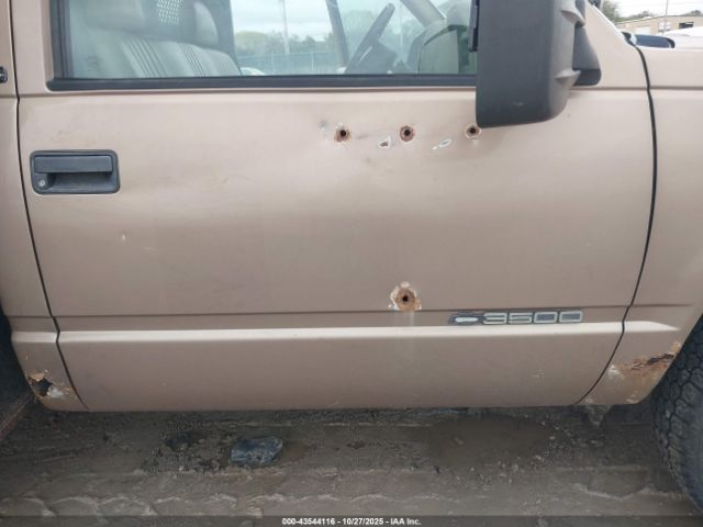 Chevrolet C3500 Chassis Image 4