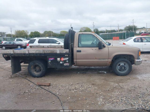 Chevrolet C3500 Chassis Image 13