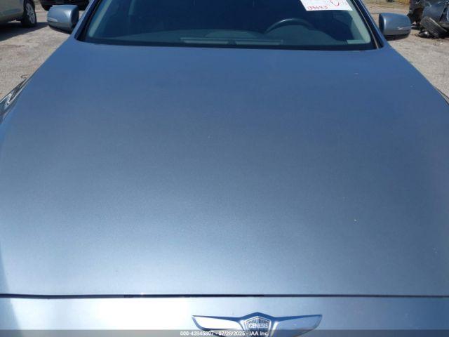 Hyundai Genesis 3.8 Image 9