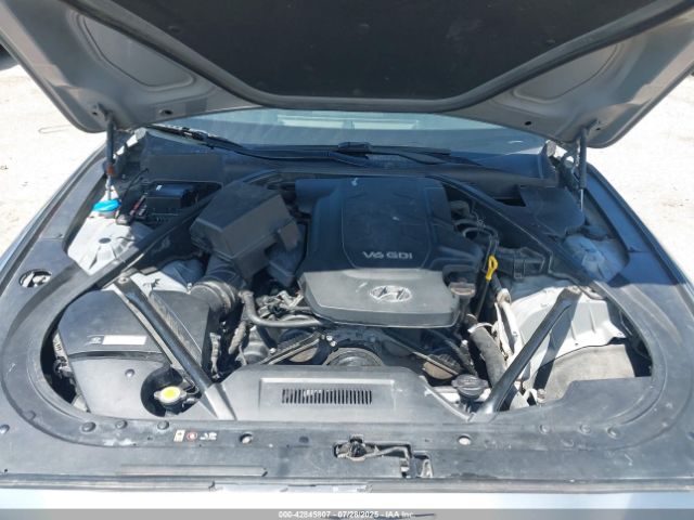 Hyundai Genesis 3.8 Image 13