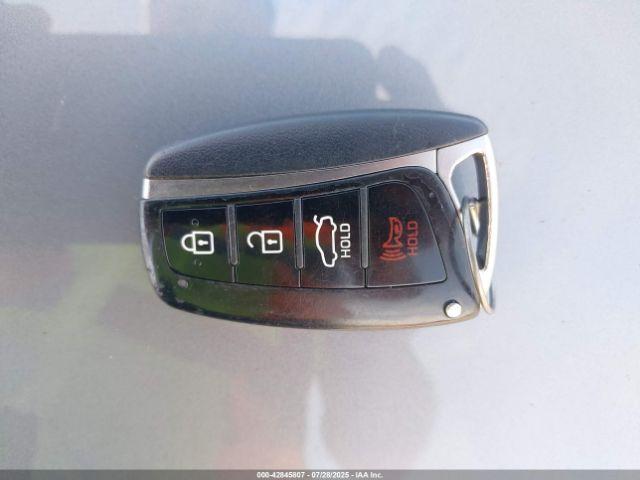 Hyundai Genesis 3.8 Image 6