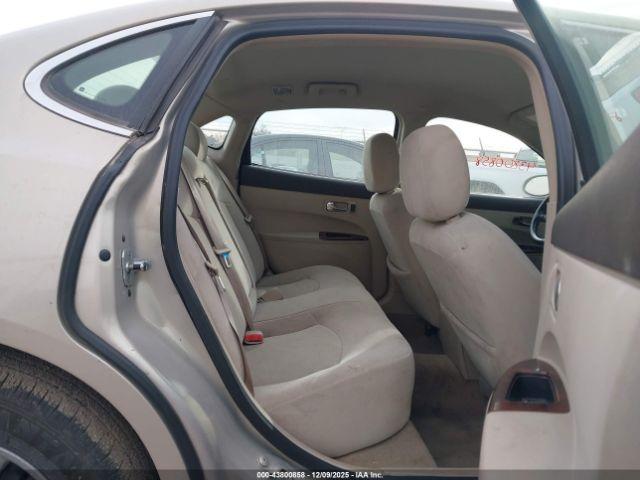 Buick LaCrosse Cx Image 6