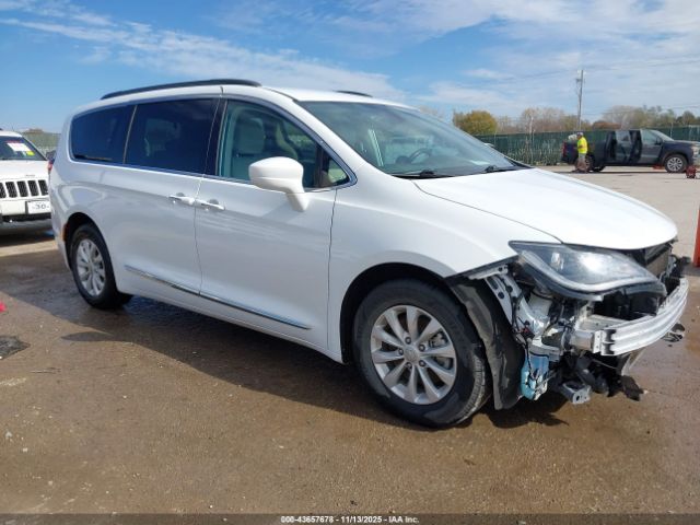 Chrysler Pacifica Touring-l Image 1