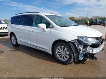  Salvage Chrysler Pacifica