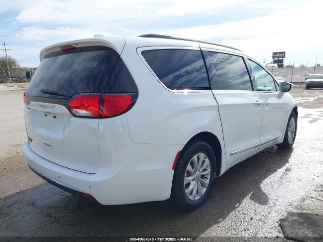 Chrysler Pacifica Touring-l Image 3