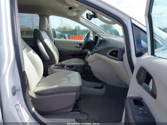 Chrysler Pacifica Touring-l Image 5