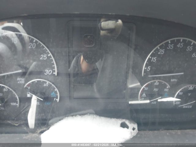 Freightliner M2 106 Medium Duty Image 16