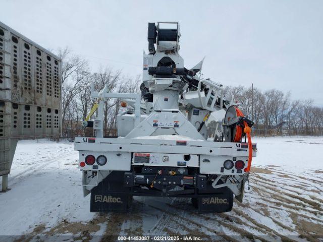 Freightliner M2 106 Medium Duty Image 10