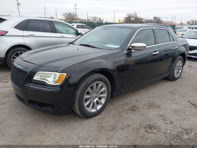 Chrysler 300 Limited Image 8