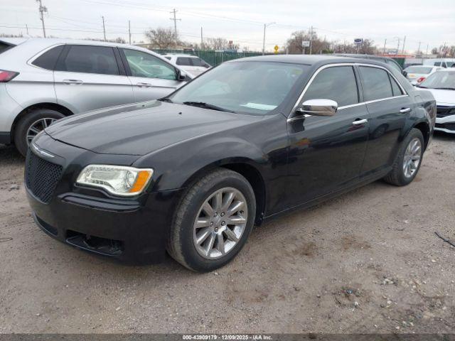 Chrysler 300 Limited Image 8