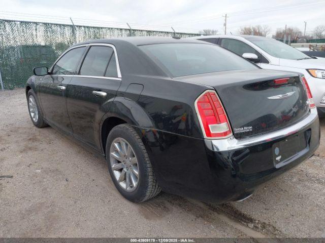 Chrysler 300 Limited Image 7