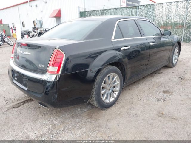 Chrysler 300 Limited Image 2