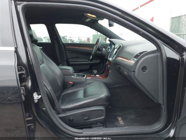 Chrysler 300 Limited Image 4