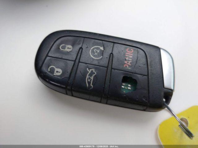 Chrysler 300 Limited Image 3