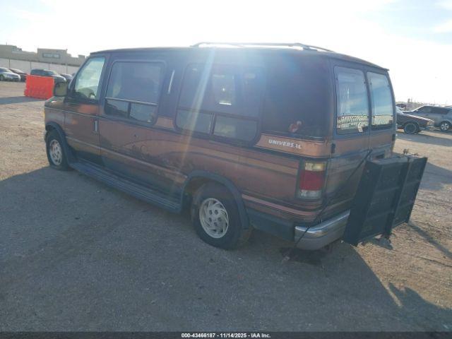 Ford Econoline E150 Van Image 5