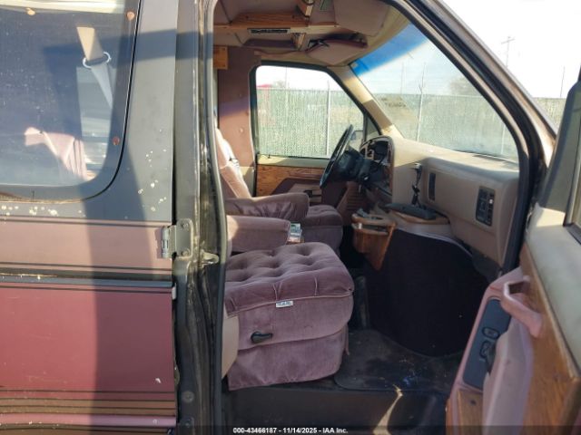 Ford Econoline E150 Van Image 9