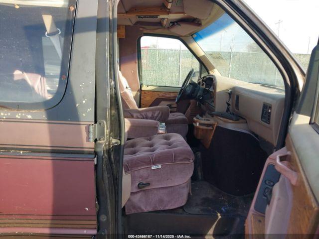 Ford Econoline E150 Van Image 9