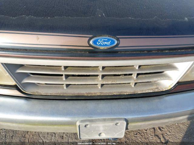 Ford Econoline E150 Van Image 8