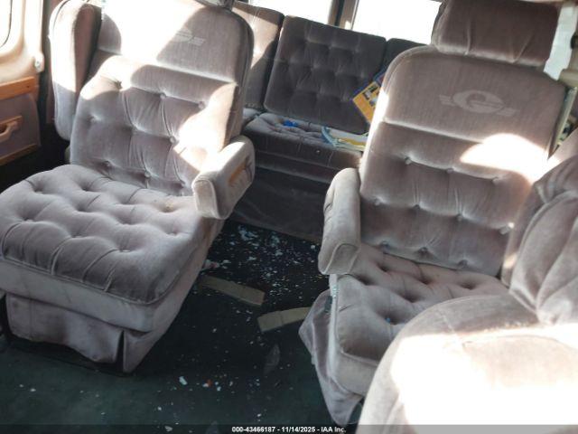 Ford Econoline E150 Van Image 7