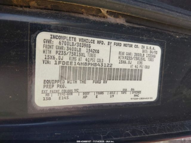 Ford Econoline E150 Van Image 11