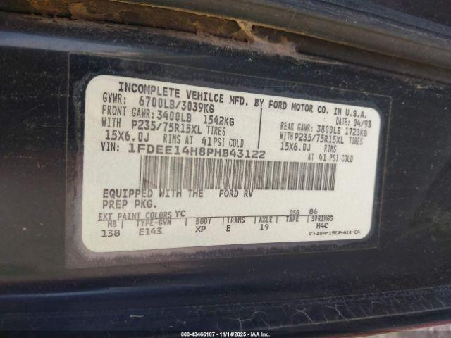 Ford Econoline E150 Van Image 11