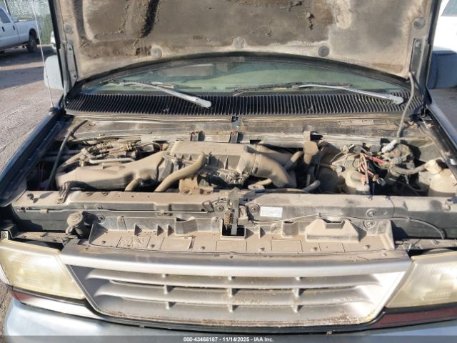 Ford Econoline E150 Van Image 10