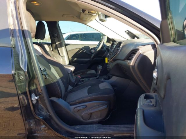 Jeep Cherokee Sport Image 6