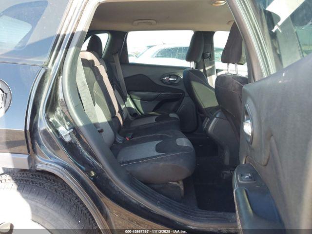 Jeep Cherokee Sport Image 16