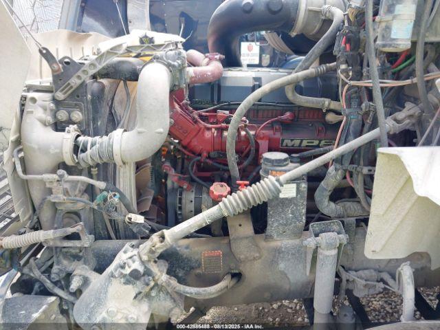 Mack Pinnacle Image 6