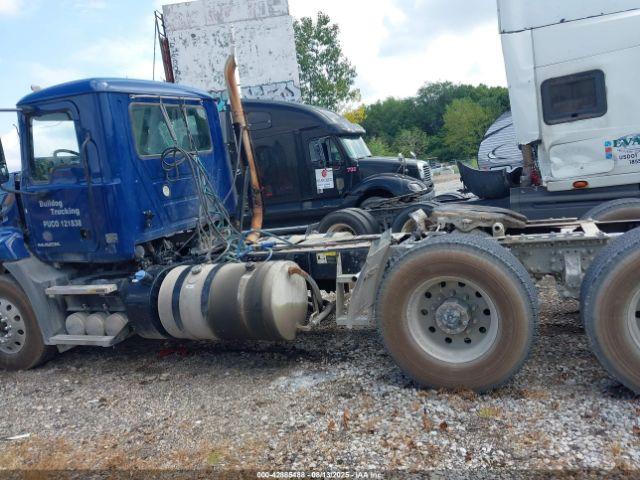 Mack Pinnacle Image 13