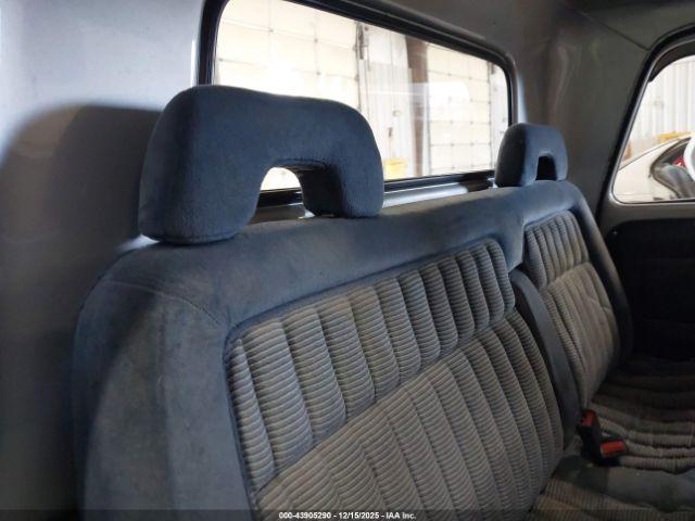 Chevrolet C10 Image 6